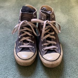 Blue high top converse.